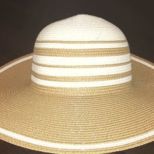 WOMANS BEACH HAT